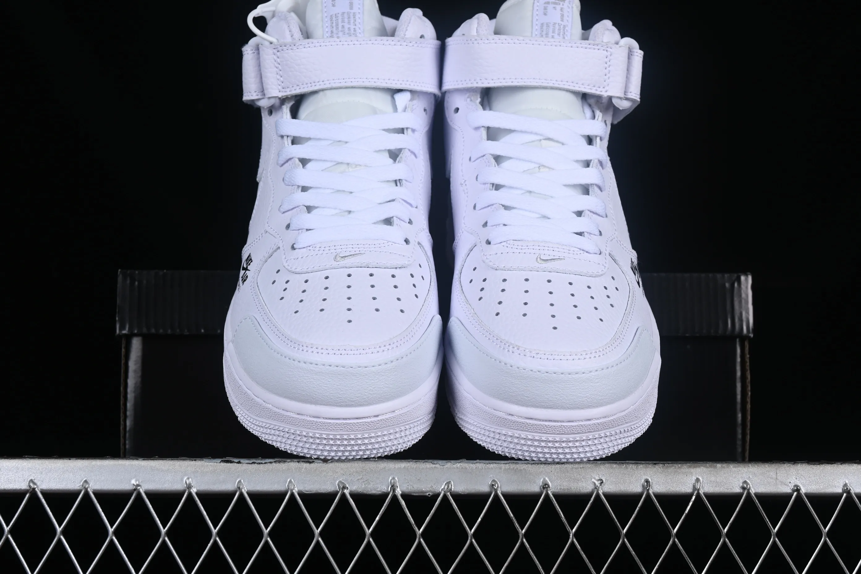 All categories Nk Air Force 1 Air Force series Nk Air Force 1 Mid Air Force mid-top Nk Air Force 1 Mid Premium All-white color Air Force One mid-top casual sneakers CU3088-606